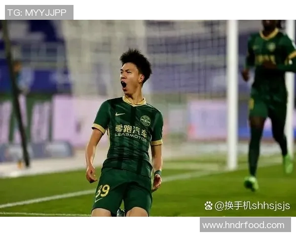 中国足球明星中谁的颜值最高最帅气引发球迷热议 中国足球明星中谁的颜值最高最帅气引发球迷热议