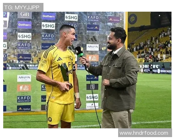 25号足球明星因病缺席比赛球迷心急如焚期待他早日康复 25号足球明星因病缺席比赛球迷心急如焚期待他早日康复